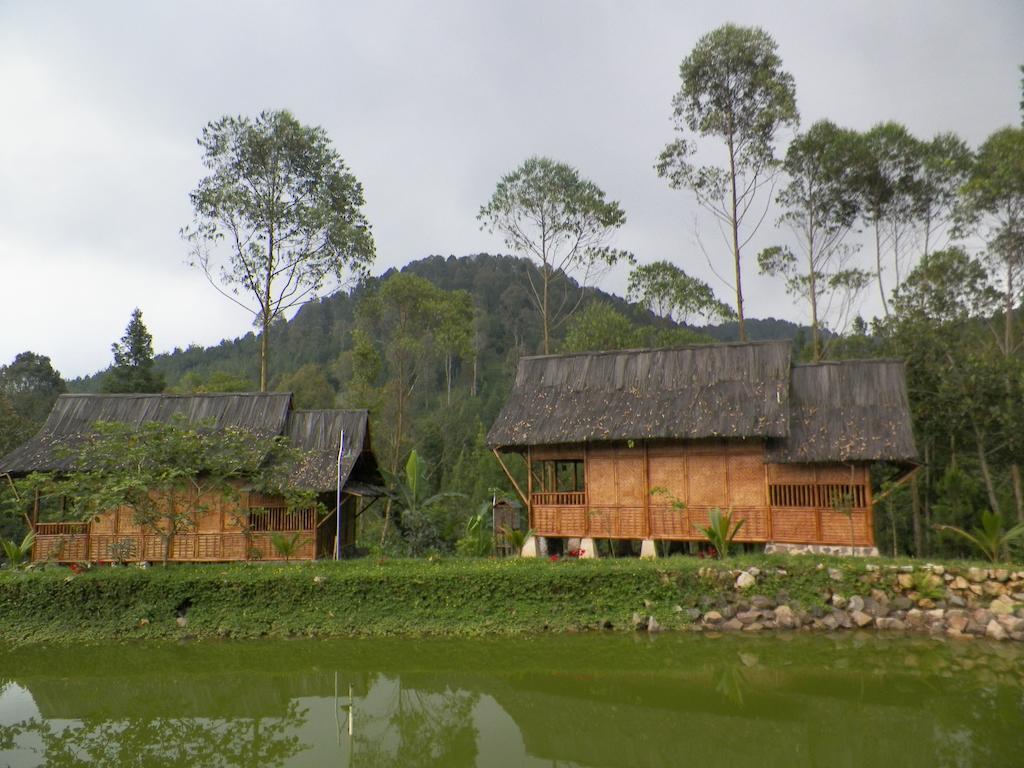 Villa Kampung Karuhun Sutan Raja Bandung Extérieur photo